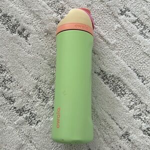 Owala green 24 oz water bottle